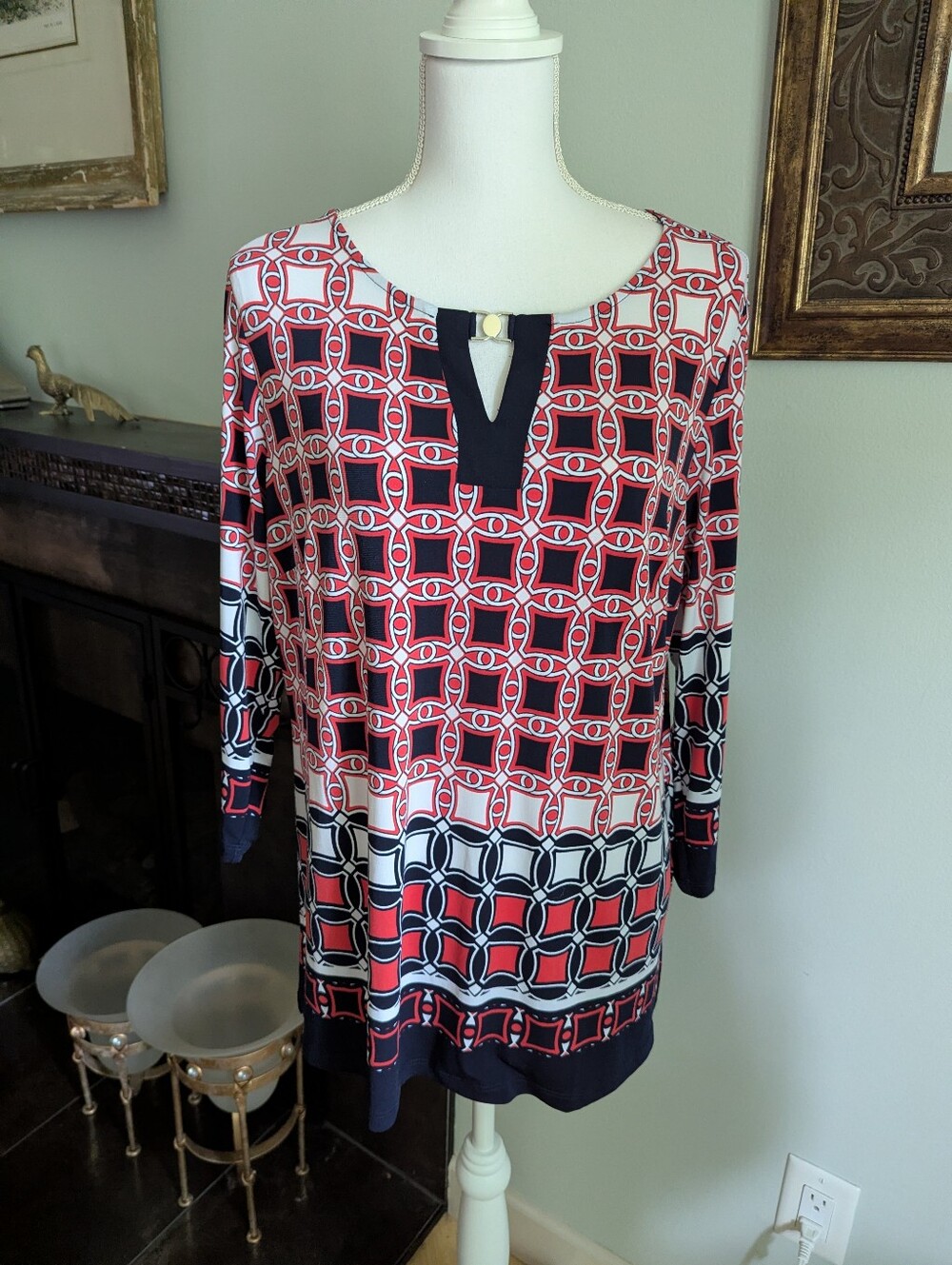 Susan Graver Women's Medium Liquid Knit Blouse Keyhole Accent Geometric Top